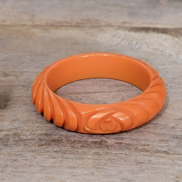Vintage Carved Orange Bakelite Bangle Bracelet 3 Rosettes .75" Tested - Picture 11 of 11